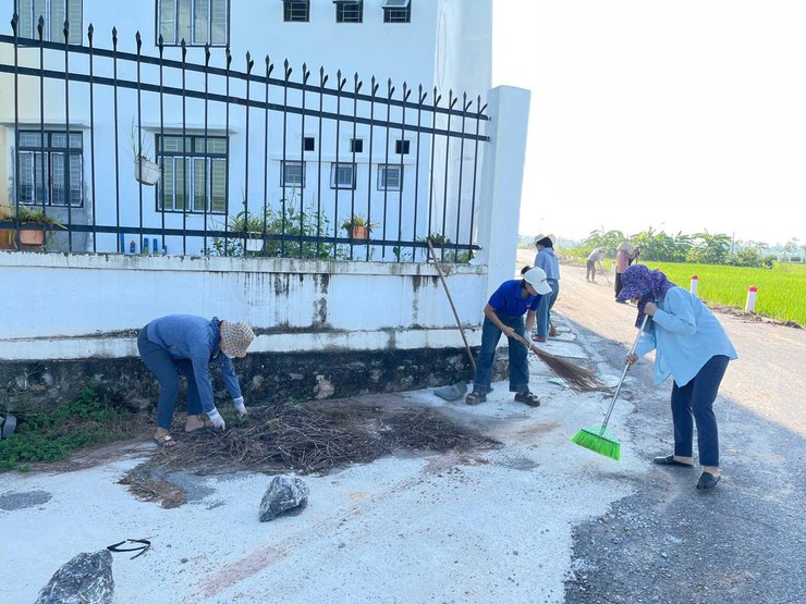 XÃ PHÚC SƠN RA QUÂN TỔNG VỆ SINH MÔI TRƯỜNG TOÀN XÃ HƯỞNG ỨNG CHÀO MỪNG 80 NĂM CÁCH MẠNG THÁNG TÁM VÀ QUỐC KHÁNH 2/9- Ảnh 1.