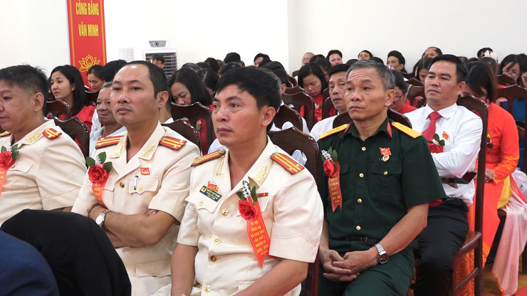 ĐẠI HỘI ĐẠI BIỂU ĐẢNG BỘ XÃ DÂN HÒA LẦN THỨ I, NHIỆM KỲ 2025- 2030 : VỮNG BƯỚC TIẾN VÀO KỶ NGUYÊN MỚI- Ảnh 8.