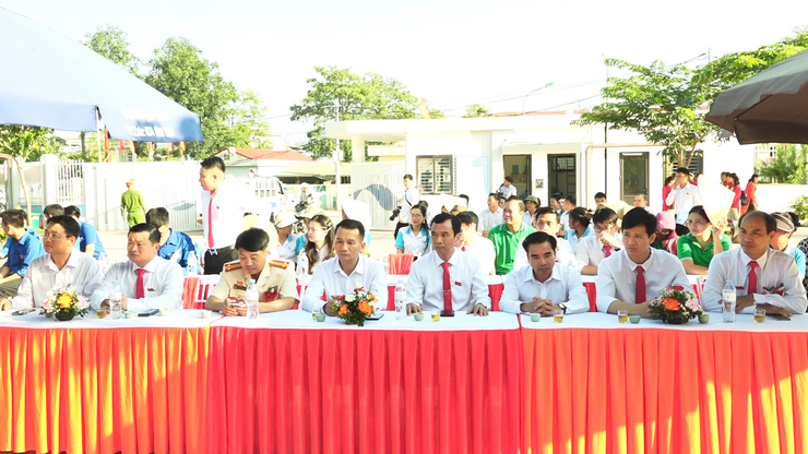 Xã Dân Hoà: Lễ phát động phong trào thi đua “Sáng - Xanh - Sạch - Đẹp” và ra quân tổng vệ sinh môi trường- Ảnh 1.