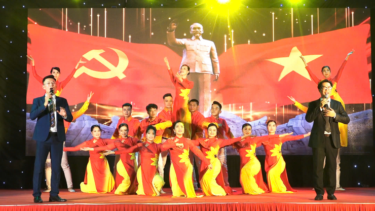 LIÊN HOAN NGHỆ THUẬT CHÀO MỪNG THÀNH CÔNG ĐẠI HỘI ĐẢNG BỘ XÃ DÂN HÒA LẦN THỨ I, NHIỆM KỲ 2025 - 2030: KHÍ THẾ MỚI, NIỀM TIN MỚI- Ảnh 8.