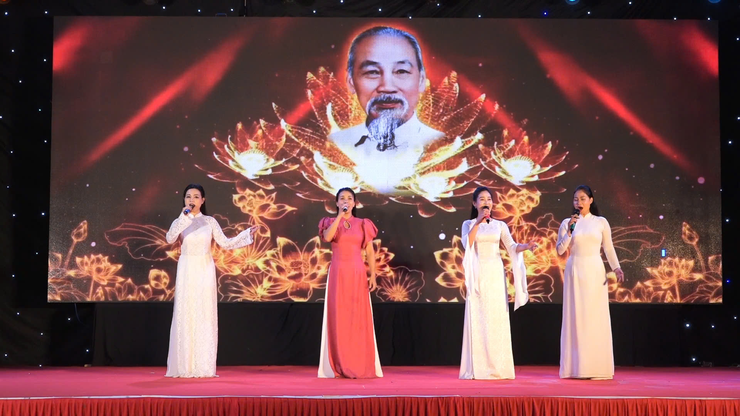 LIÊN HOAN NGHỆ THUẬT CHÀO MỪNG THÀNH CÔNG ĐẠI HỘI ĐẢNG BỘ XÃ DÂN HÒA LẦN THỨ I, NHIỆM KỲ 2025 - 2030: KHÍ THẾ MỚI, NIỀM TIN MỚI- Ảnh 9.