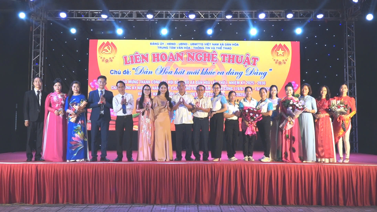 LIÊN HOAN NGHỆ THUẬT CHÀO MỪNG THÀNH CÔNG ĐẠI HỘI ĐẢNG BỘ XÃ DÂN HÒA LẦN THỨ I, NHIỆM KỲ 2025 - 2030: KHÍ THẾ MỚI, NIỀM TIN MỚI- Ảnh 15.