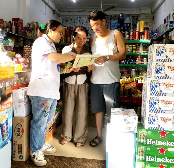 Phường Long Biên ra quân tổng vệ sinh môi trường phòng, diệt bọ gậy, phòng chống dịch sốt xuất huyết- Ảnh 22.