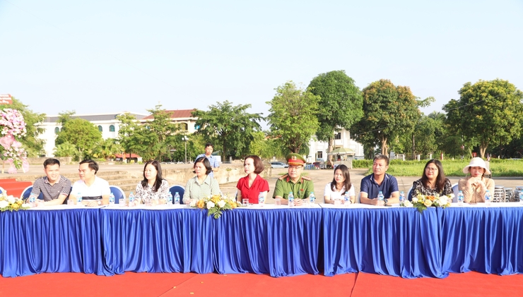 Xã Quang Minh ra quân tổng vệ sinh môi trường- Ảnh 2.