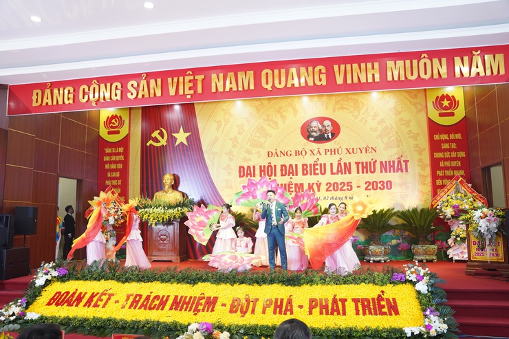 Đại hội đại biểu Đảng bộ xã Phú Xuyên lần thứ I, nhiệm kỳ 2025 -2030: Khơi dậy khát vọng, kiến tạo tương lai- Ảnh 1.