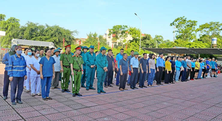 Xã Đoài Phương phát động ra quân tổng vệ sinh môi trường- Ảnh 1.