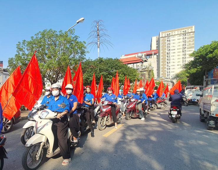 Ra quân tổng vệ sinh môi trường, chỉnh trang đô thị "Vì một Phú Lương an toàn, sáng - xanh - sạch - đẹp"- Ảnh 3.