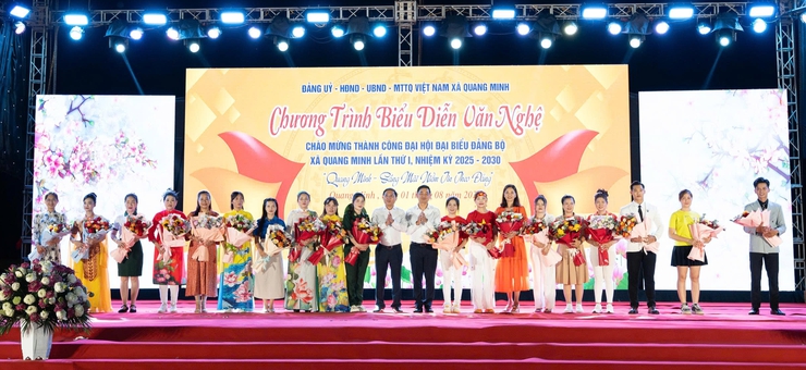 Đặc sắc chương trình văn nghệ chào mừng thành công Đại hội Đảng bộ xã Quang Minh lần thứ I, nhiệm kỳ 2025-2030- Ảnh 1.