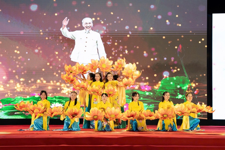 Đặc sắc chương trình văn nghệ chào mừng thành công Đại hội Đảng bộ xã Quang Minh lần thứ I, nhiệm kỳ 2025-2030- Ảnh 5.