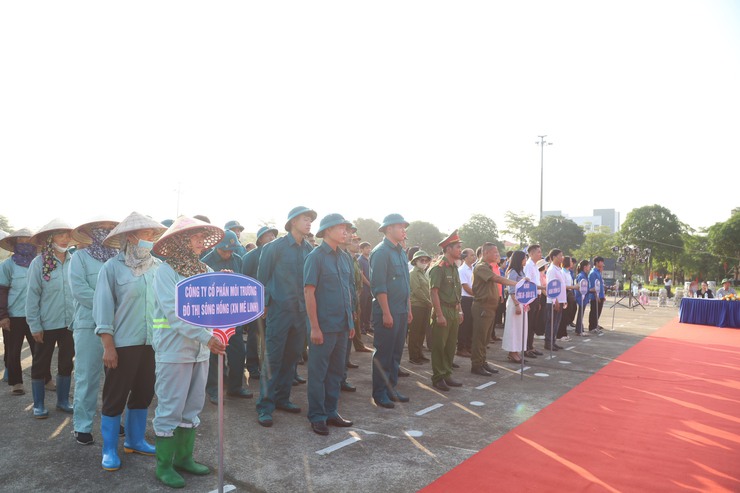 Xã Quang Minh ra quân tổng vệ sinh môi trường- Ảnh 4.