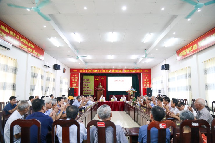Đảng ủy xã tổ chức hội nghị lấy ý kiến các đồng chí nguyên lãnh đạo chủ chốt xã góp ý vào dự thảo Báo cáo chính trị Đại hội Đại biểu Đảng bộ xã lần thứ nhất, nhiệm kỳ 2025-2030- Ảnh 1.