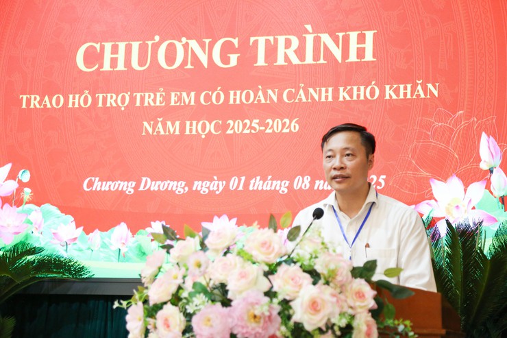 Xã Chương Dương: Trao quà tặng 100 học sinh hoàn cảnh khó khăn dịp năm học mới- Ảnh 3.