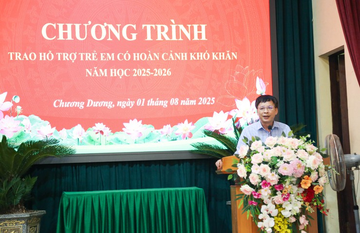 Xã Chương Dương: Trao quà tặng 100 học sinh hoàn cảnh khó khăn dịp năm học mới- Ảnh 2.