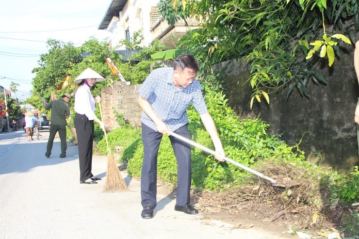 Hòa Xá đồng loạt ra quân tổng vệ sinh môi trường: Chung tay để quê hương sáng – xanh – sạch – đẹp hơn- Ảnh 4.