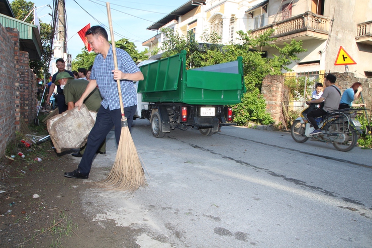 Hòa Xá đồng loạt ra quân tổng vệ sinh môi trường: Chung tay để quê hương sáng – xanh – sạch – đẹp hơn- Ảnh 7.