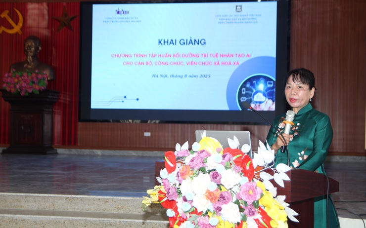 Cán bộ, công chức, viên chức xã Hòa Xá tham gia tập huấn ứng dụng trí tuệ nhân tạo trong chuyển đổi số- Ảnh 1.