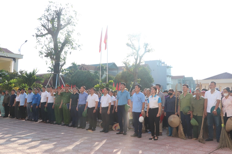 28 thôn xã Bất Bạt đồng loạt ra quân tổng vệ sinh môi trường- Ảnh 1.