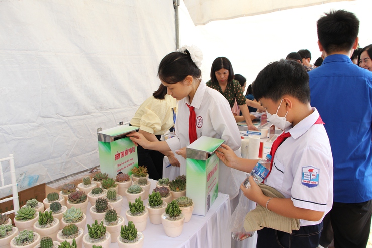 Phường Chương Mỹ phát động phong trào “Sáng - Xanh - Sạch - Đẹp”, ra quân tổng vệ sinh môi trường- Ảnh 8.