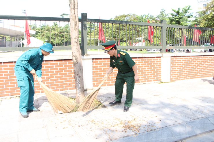Phường Chương Mỹ phát động phong trào “Sáng - Xanh - Sạch - Đẹp”, ra quân tổng vệ sinh môi trường- Ảnh 15.