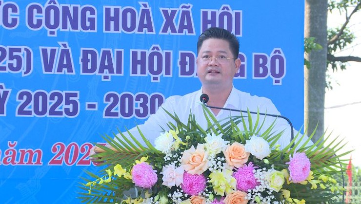 Phúc Lộc ra quân vệ sinh môi trường, trang trí tuyên truyền chuẩn bị Đại hội đại biểu Đảng bộ xã lần thứ I- Ảnh 3.