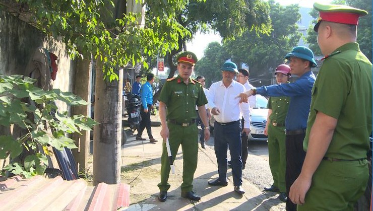 Phúc Lộc ra quân vệ sinh môi trường, trang trí tuyên truyền chuẩn bị Đại hội đại biểu Đảng bộ xã lần thứ I- Ảnh 7.