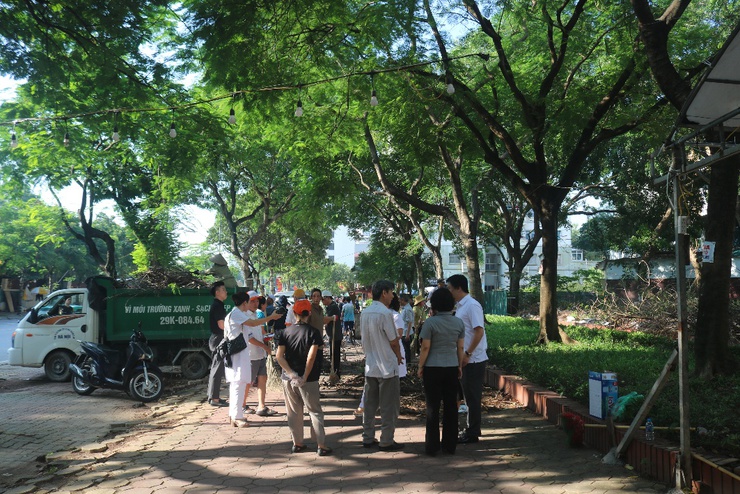 Phường Yên Sở ra quân tổng vệ sinh môi trường và phát động phong trào “Sáng - Xanh - Sạch - Đẹp”: hướng tới đô thị văn minh, hiện đại, bền vững- Ảnh 3.