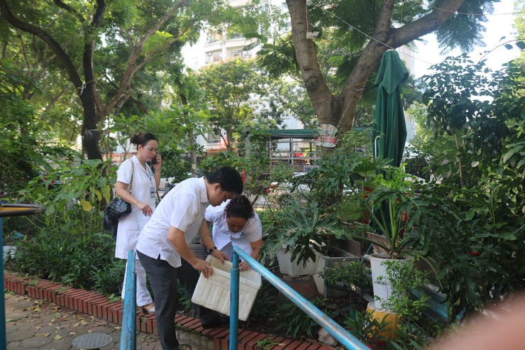 Phường Yên Sở ra quân tổng vệ sinh môi trường và phát động phong trào “Sáng - Xanh - Sạch - Đẹp”: hướng tới đô thị văn minh, hiện đại, bền vững- Ảnh 6.