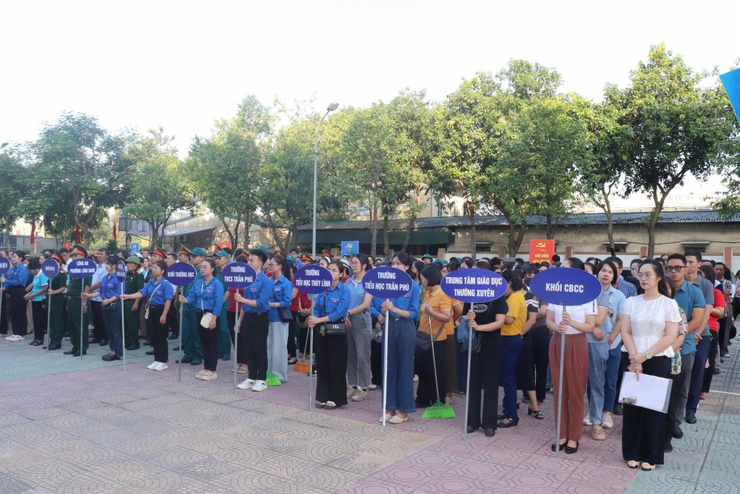 Phường Lĩnh Nam: Chung tay giữ gìn môi trường, xây dựng nếp sống văn minh, hiện đại.- Ảnh 2.
