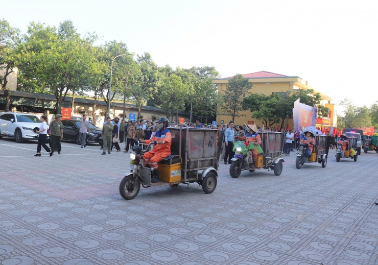 Phường Lĩnh Nam: Chung tay giữ gìn môi trường, xây dựng nếp sống văn minh, hiện đại.- Ảnh 4.