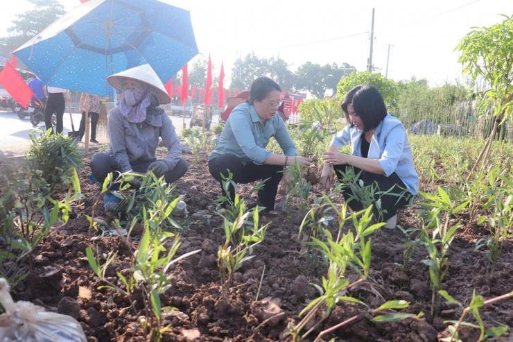 Phường Lĩnh Nam: Chung tay giữ gìn môi trường, xây dựng nếp sống văn minh, hiện đại.- Ảnh 3.