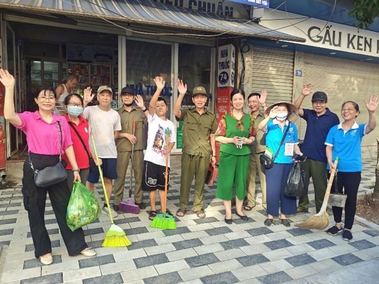 Phường Tây Hồ ra quân tổng vệ sinh môi trường- Ảnh 4.