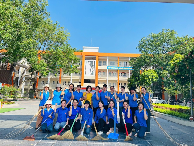 Phường Long Biên ra quân tổng vệ sinh môi trường phòng, diệt bọ gậy, phòng chống dịch sốt xuất huyết- Ảnh 10.