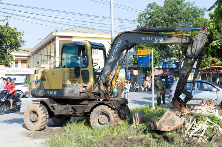 Đảng ủy – Hội đồng nhân dân - Ủy ban nhân dân - Ủy ban Mặt trận tổ quốc xã Ứng Thiên tổ chức lễ ra quân tổng vệ sinh môi trường trên địa bàn 29 thôn thuộc xã- Ảnh 14.