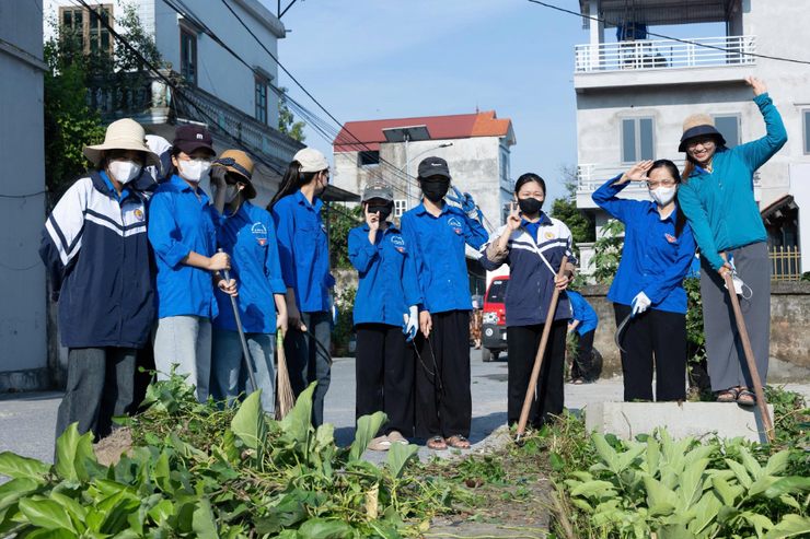 Đảng ủy – Hội đồng nhân dân - Ủy ban nhân dân - Ủy ban Mặt trận tổ quốc xã Ứng Thiên tổ chức lễ ra quân tổng vệ sinh môi trường trên địa bàn 29 thôn thuộc xã- Ảnh 7.