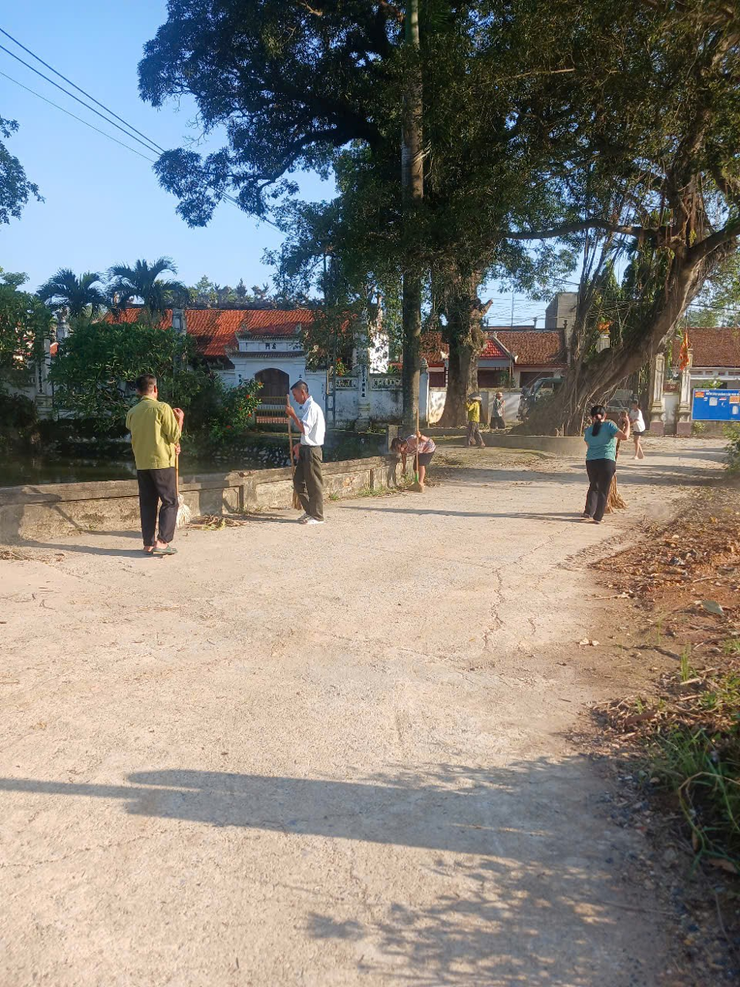 Đảng ủy – Hội đồng nhân dân - Ủy ban nhân dân - Ủy ban Mặt trận tổ quốc xã Ứng Thiên tổ chức lễ ra quân tổng vệ sinh môi trường trên địa bàn 29 thôn thuộc xã- Ảnh 18.