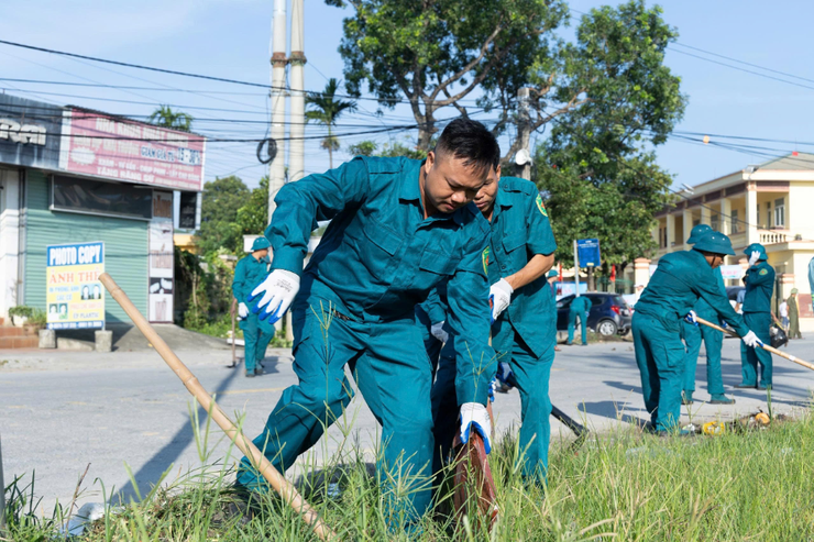 Đảng ủy – Hội đồng nhân dân - Ủy ban nhân dân - Ủy ban Mặt trận tổ quốc xã Ứng Thiên tổ chức lễ ra quân tổng vệ sinh môi trường trên địa bàn 29 thôn thuộc xã- Ảnh 17.