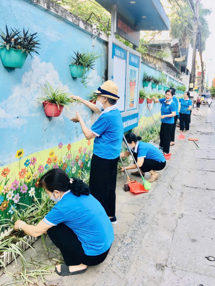 UBND phường Thanh Liệt: Hơn 200 cán bộ, công chức, viên chức và Nhân dân ra quân thực hiện văn minh đô thị, vệ sinh môi trường- Ảnh 9.