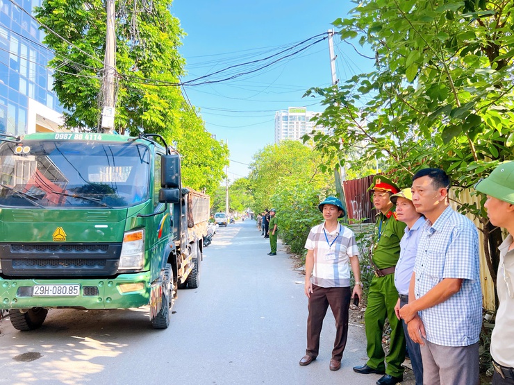 UBND phường Thanh Liệt: Hơn 200 cán bộ, công chức, viên chức và Nhân dân ra quân thực hiện văn minh đô thị, vệ sinh môi trường- Ảnh 5.