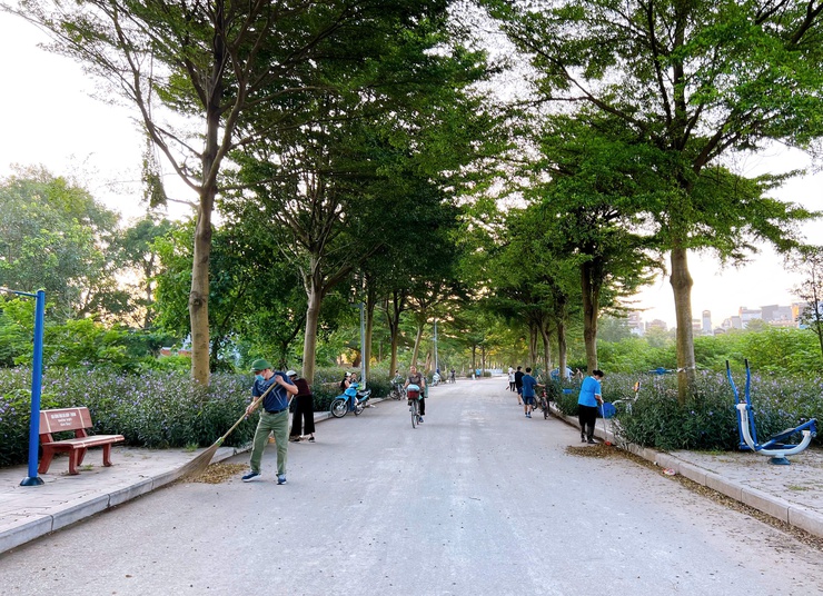 UBND phường Thanh Liệt: Hơn 200 cán bộ, công chức, viên chức và Nhân dân ra quân thực hiện văn minh đô thị, vệ sinh môi trường- Ảnh 8.