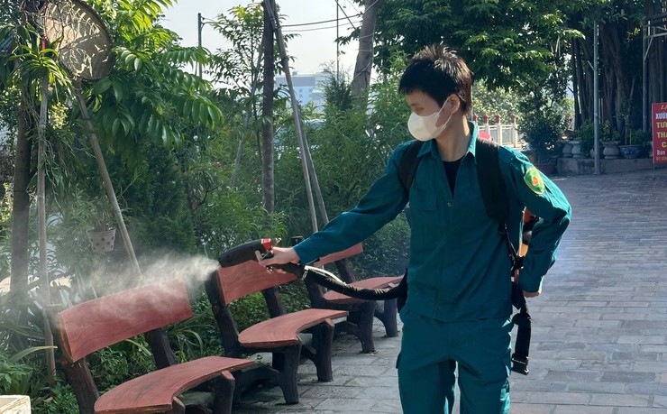 Xã Bát Tràng quyết liệt phòng, chống dịch sốt xuất huyết- Ảnh 2.