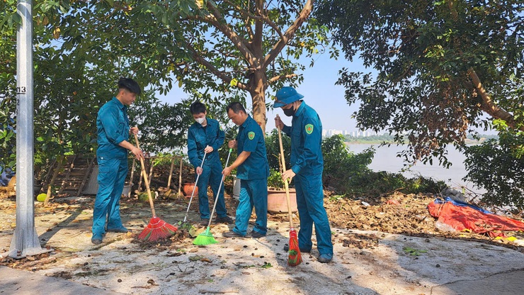 Bát Tràng tổ chức Lễ ra quân thực hiện tổng vệ sinh môi trường gắn với thực hiện phong trào thi đua "Sáng- Xanh- Sạch- Đẹp"- Ảnh 4.