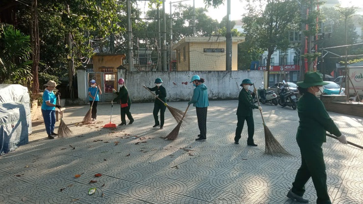 UBND phường Thanh Liệt: Hơn 200 cán bộ, công chức, viên chức và Nhân dân ra quân thực hiện văn minh đô thị, vệ sinh môi trường- Ảnh 19.