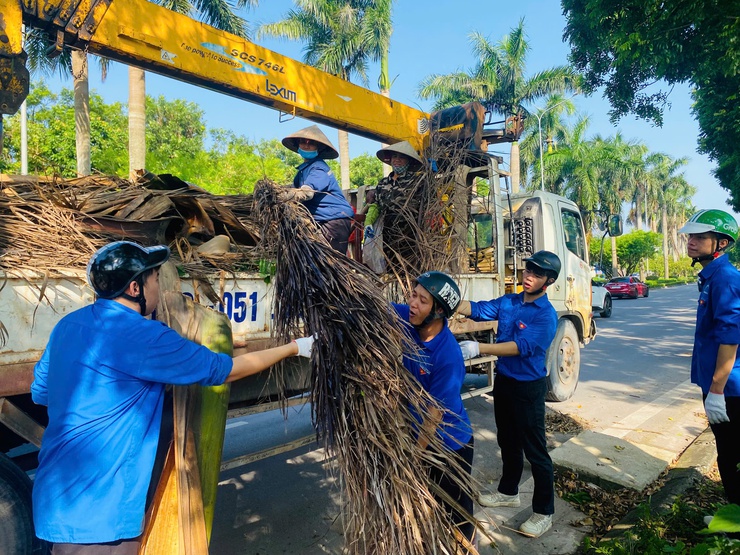 Bát Tràng tổ chức Lễ ra quân thực hiện tổng vệ sinh môi trường gắn với thực hiện phong trào thi đua "Sáng- Xanh- Sạch- Đẹp"- Ảnh 5.