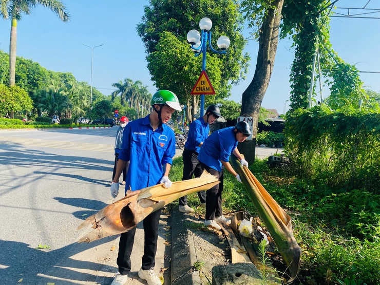 Bát Tràng tổ chức Lễ ra quân thực hiện tổng vệ sinh môi trường gắn với thực hiện phong trào thi đua "Sáng- Xanh- Sạch- Đẹp"- Ảnh 7.