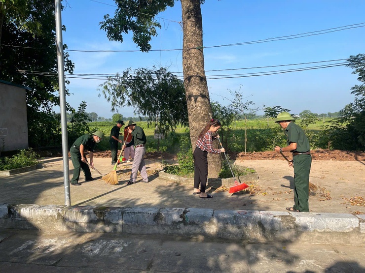 Sôi nổi Lễ ra quân tổng vệ sinh môi trường, trồng hoa cây xanh tại xã Quốc Oai- Ảnh 8.