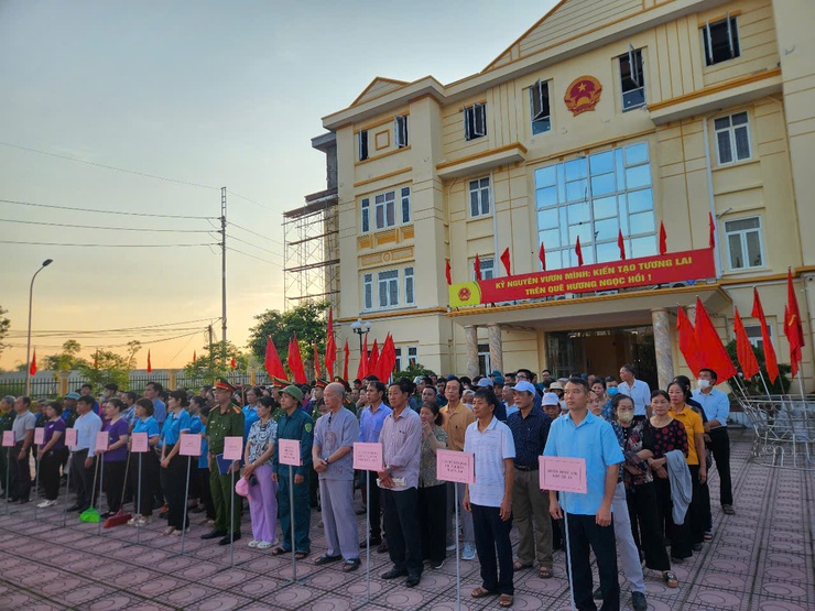 UBND xã Ngọc Hồi: Ra quân thực hiện văn minh đô thị và tổng vệ sinh môi trường - Ảnh 2.