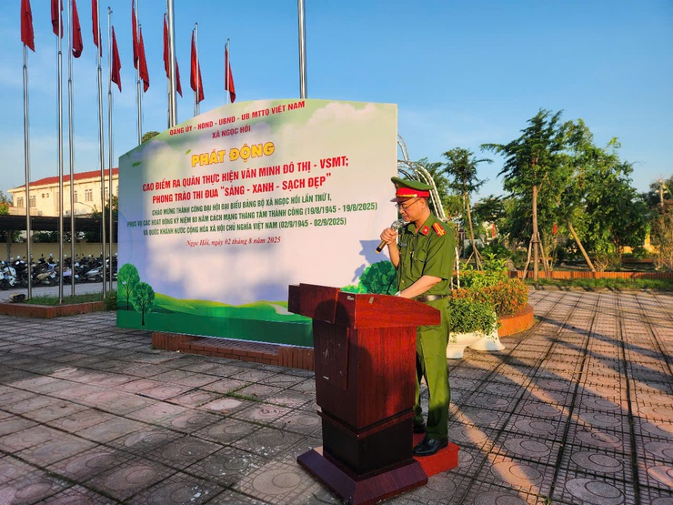 UBND xã Ngọc Hồi: Ra quân thực hiện văn minh đô thị và tổng vệ sinh môi trường - Ảnh 4.