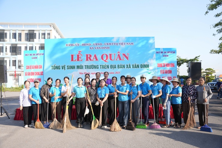 Xã Vân Đình: Chính quyền, Nhân dân cùng giữ gìn thôn xóm sạch đẹp, văn minh- Ảnh 4.