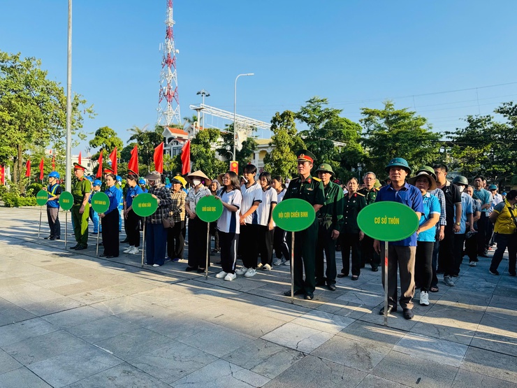 Xã Thanh Trì: Từng bước làm thay đổi diện mạo, cảnh quan đô thị, tạo điểm nhấn, xây dựng xã “Sáng - Xanh - Sạch - Đẹp”- Ảnh 4.