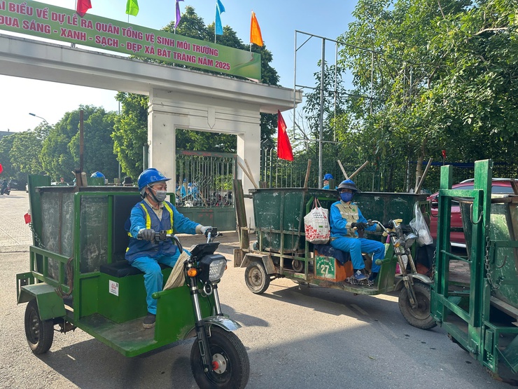Bát Tràng tổ chức Lễ ra quân thực hiện tổng vệ sinh môi trường gắn với thực hiện phong trào thi đua "Sáng- Xanh- Sạch- Đẹp"- Ảnh 8.